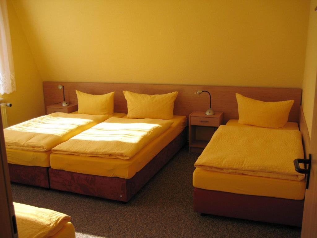 Hotel Gesellschaftshaus Bergen Auf Rugen Zimmer foto