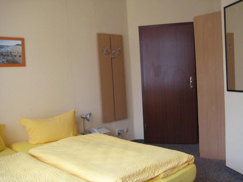 Hotel Gesellschaftshaus Bergen Auf Rugen Zimmer foto