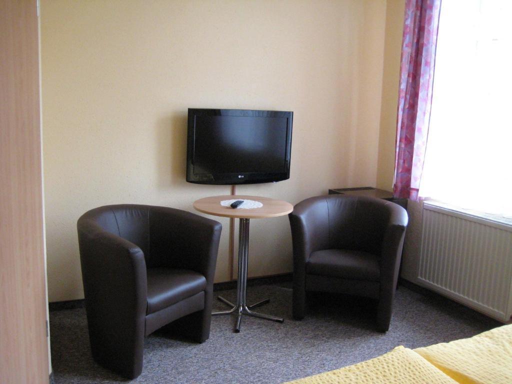 Hotel Gesellschaftshaus Bergen Auf Rugen Zimmer foto